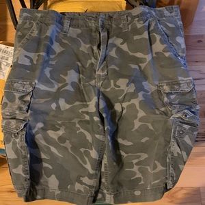 Faded Glory men’s cargo shorts. Size 40